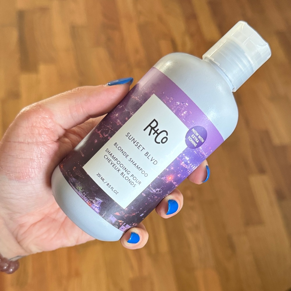 R+Co Sunset Blvd Blonde Shampoo - Purple Bottle with Blue Nails